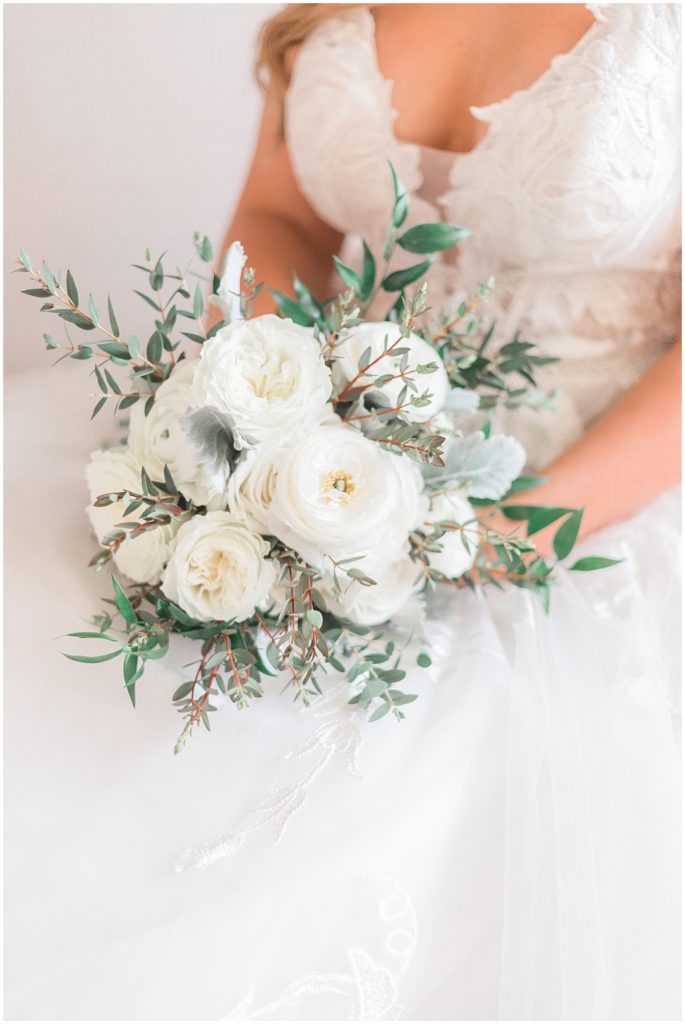 Gorgeous white bouquet | Charleston Wedding Photographer
 | Ashlynn Miller Photography