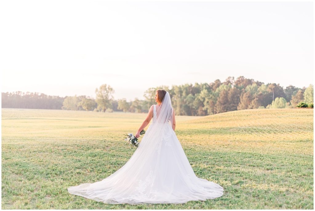 Southern wedding dress | Ashlynn Miller Photography