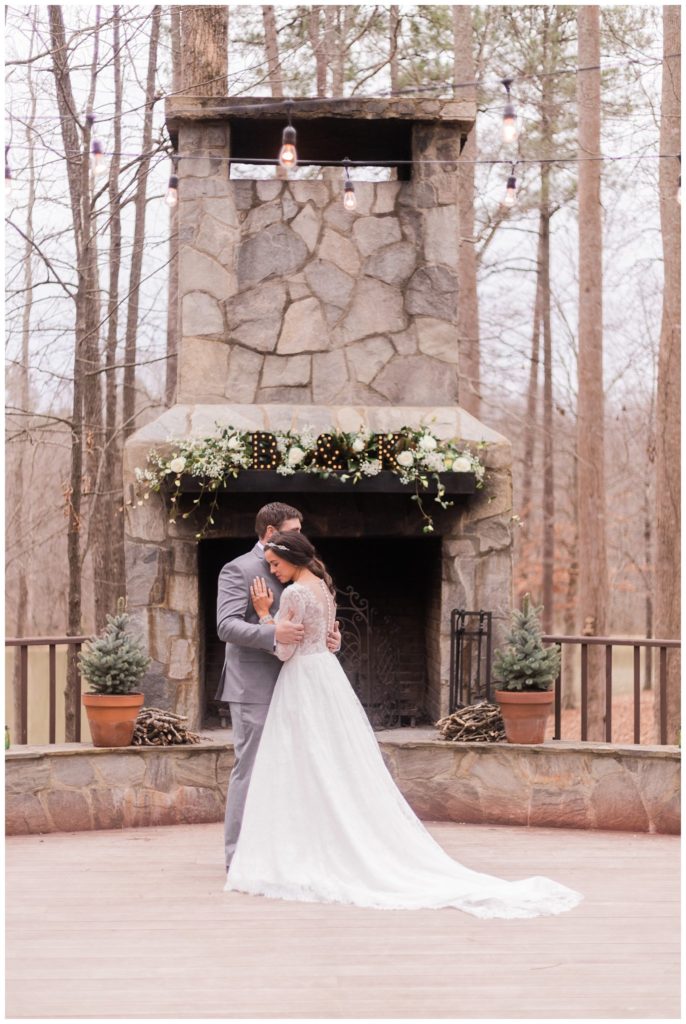 The perfect winter wedding inspiration | Snowy Chapel Hill Wedding | Ashlynn Miller Photography